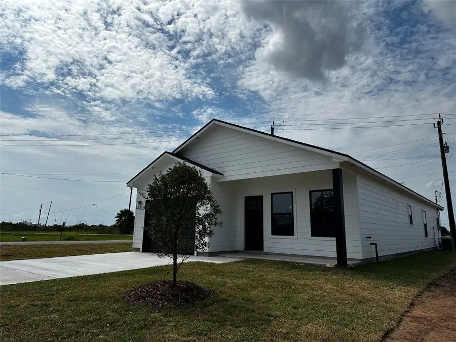 523 S Avenue F, Freeport, TX 77541 - Image #2