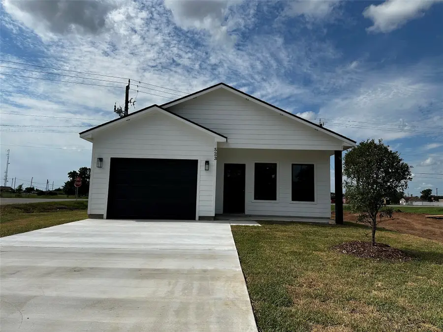 523 S Avenue F, Freeport, TX 77541 - Image #3