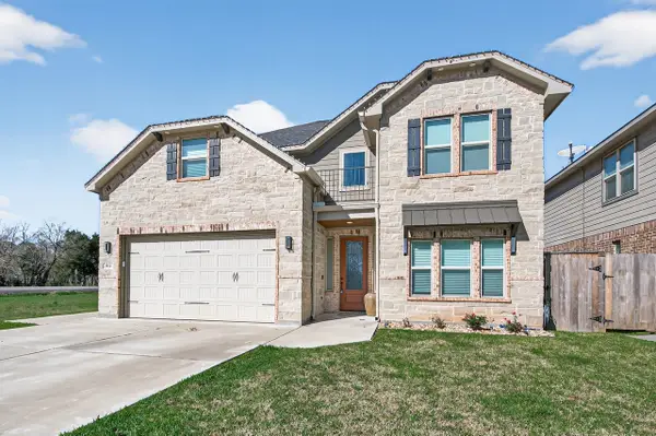 912 Roberts Street, East Bernard, TX 77435