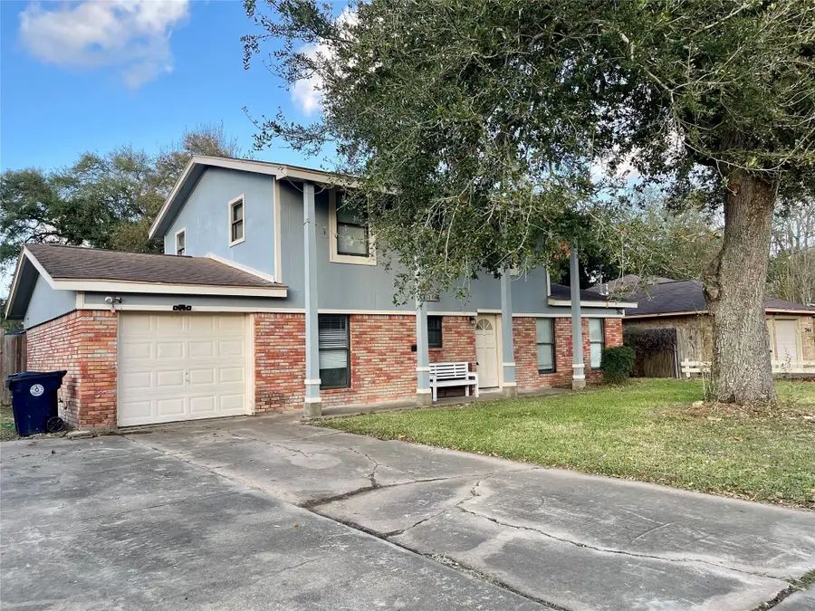 300 Hargett Street, Clute, TX 77531 - Image #2