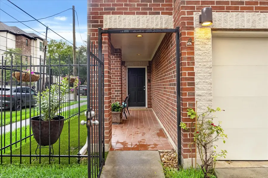 5817 Darling Street #A, Houston, TX 77007 - Image #3