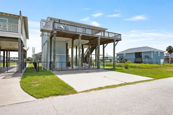 955 Townsend Drive, Port Bolivar, TX 77650