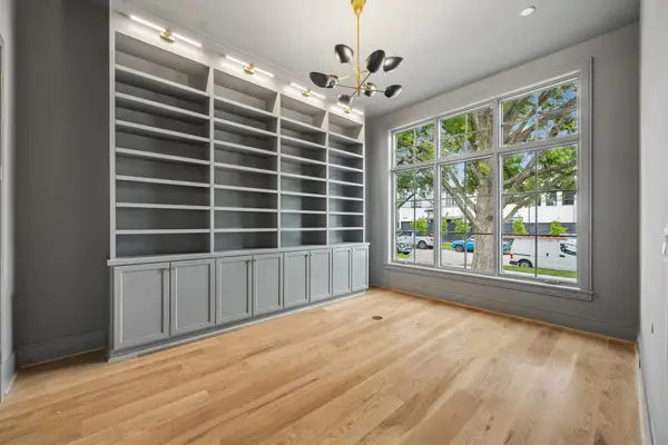 6634 Wakeforest Avenue, West University Place, TX 77005