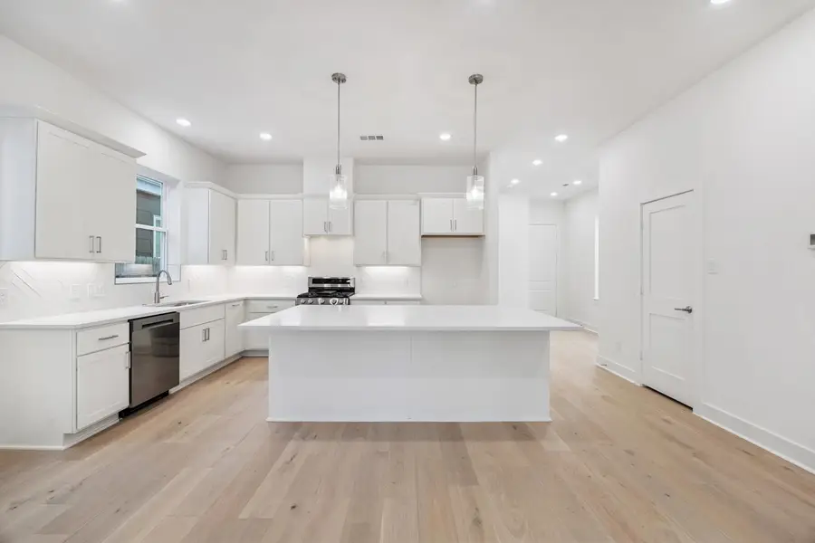 1321 Alexander Street, Houston, TX 77008 - Image #2