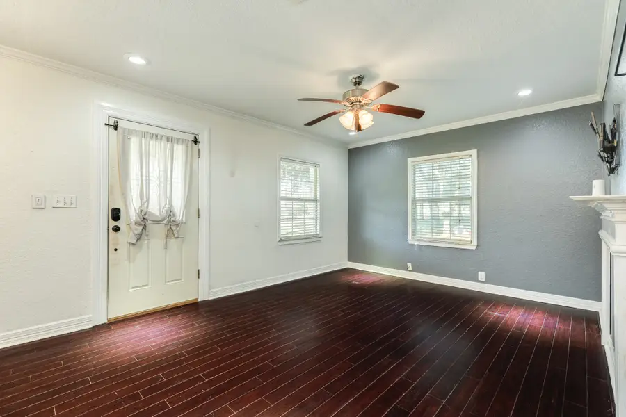 711 W Kyle Road, Clute, TX 77531 - Image #3