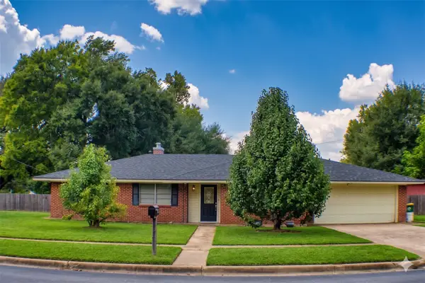 202 Rose Marie Boulevard, Hearne, TX 77859