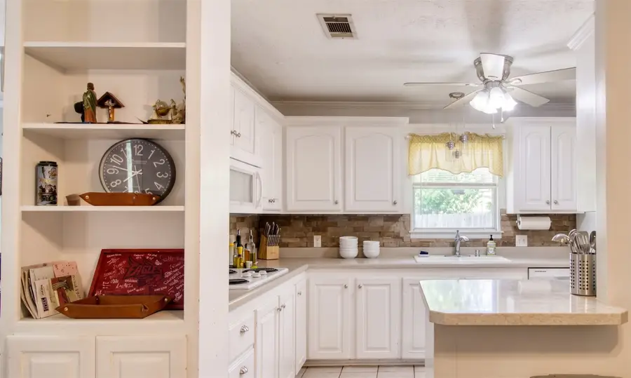 202 Rose Marie Boulevard, Hearne, TX 77859 - #3