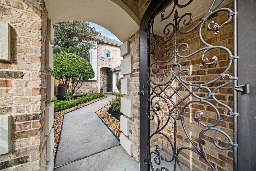 2831 N Cotswold Manor Drive, Houston, TX 77339 - Image #3