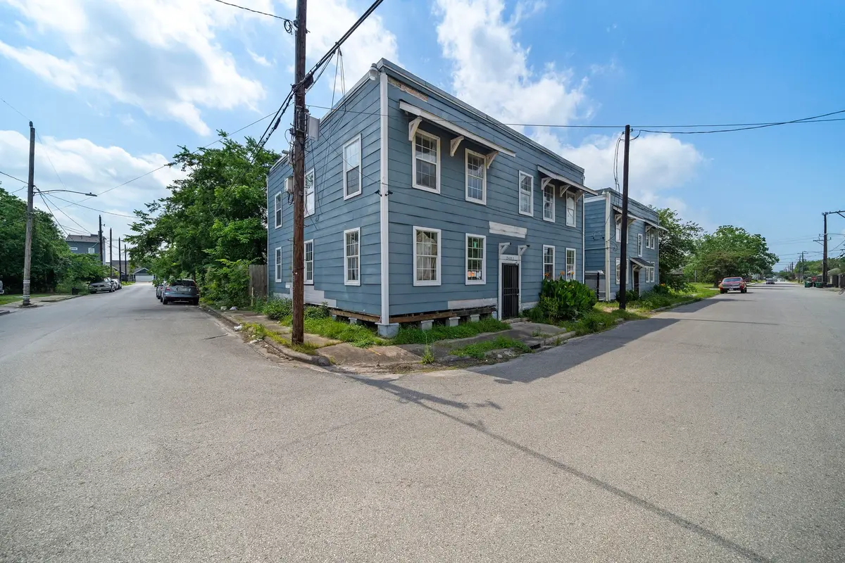 2401 & 2407 Sampson Street #1-8, Houston, TX 77004 - Image #1