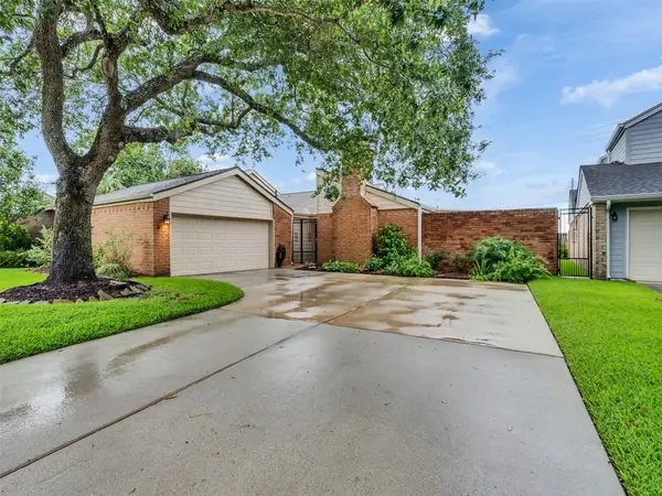2362 College Green Drive, Houston, TX 77058