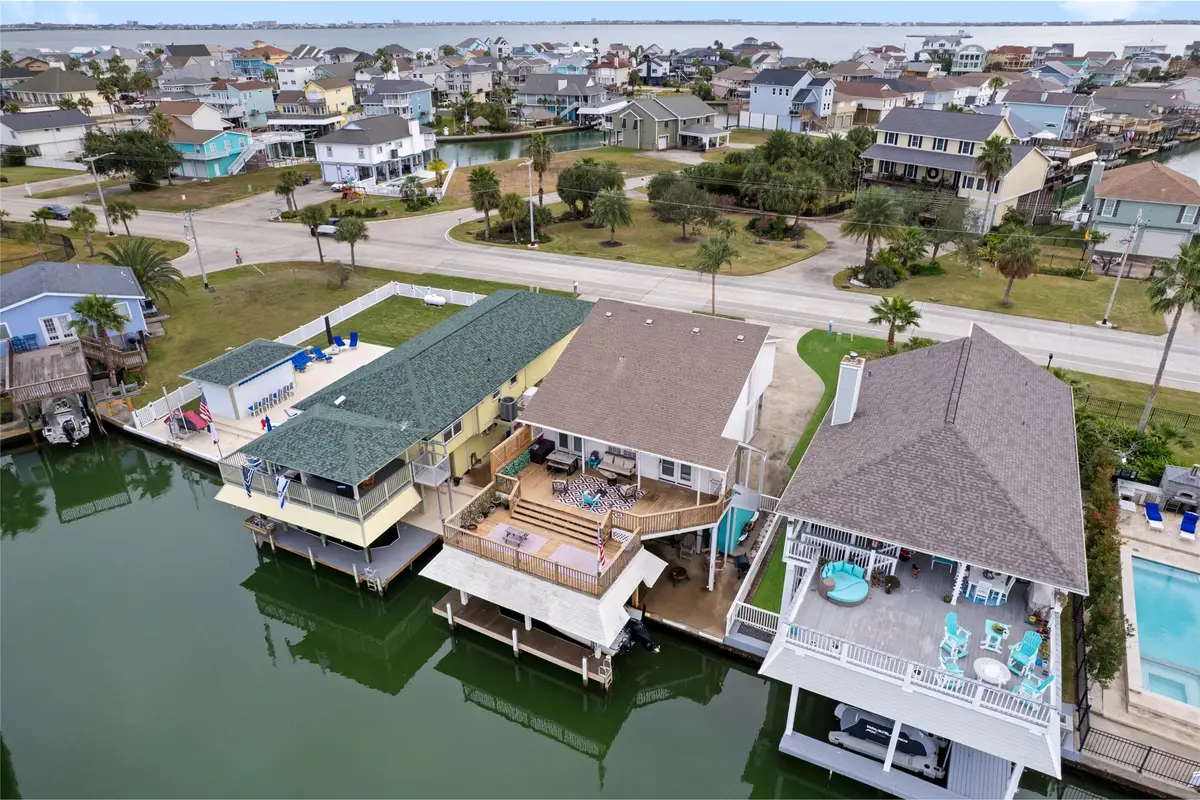 1114 Tiki Dr Drive, Tiki Island, TX 77554 - #1