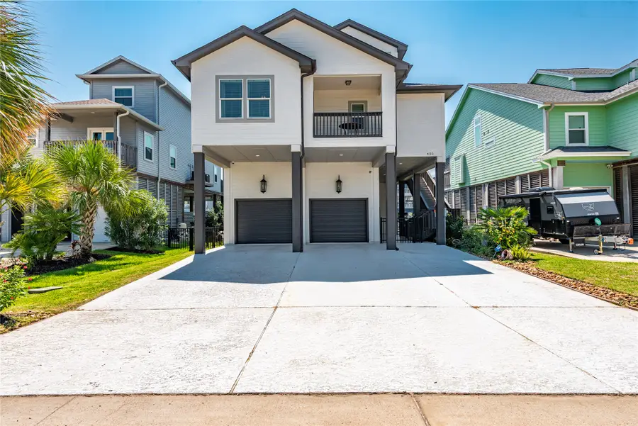 425 Amanda Circle, Tiki Island, TX 77554 - Image #2