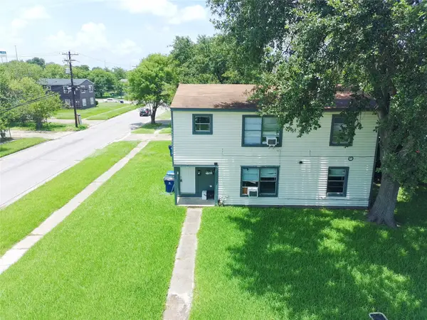 1138 4th Avenue N, Texas City, TX 77590
