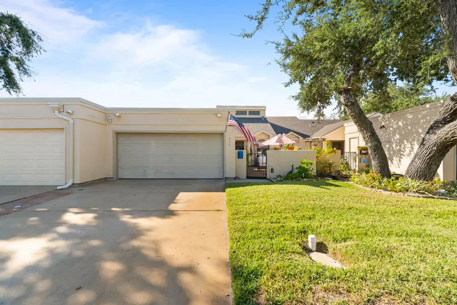 111 Sugar Creek Drive, Rockport, TX 78382 - Image #2