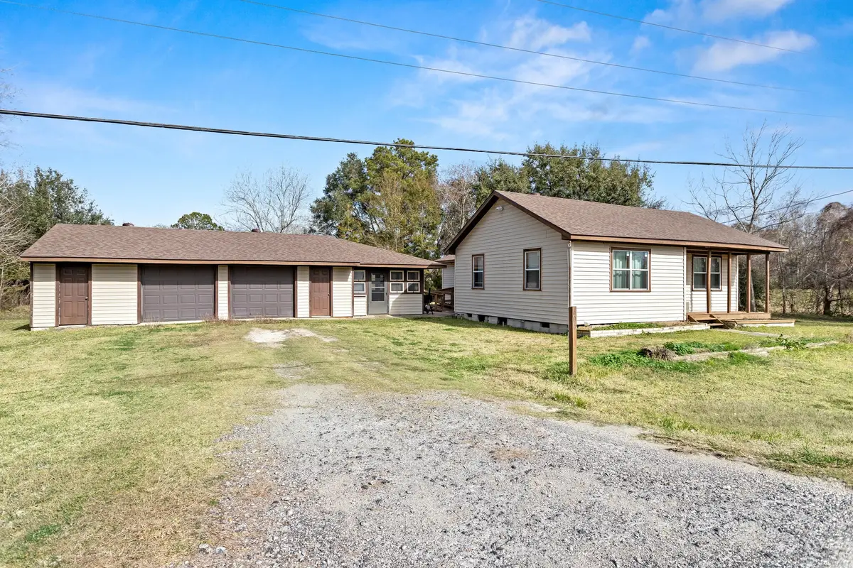 606 Avenue A, Winnie, TX 77665 - Image #1