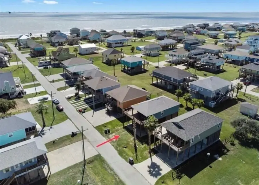 871 Surfview, Crystal Beach, TX 77650 - Image #2