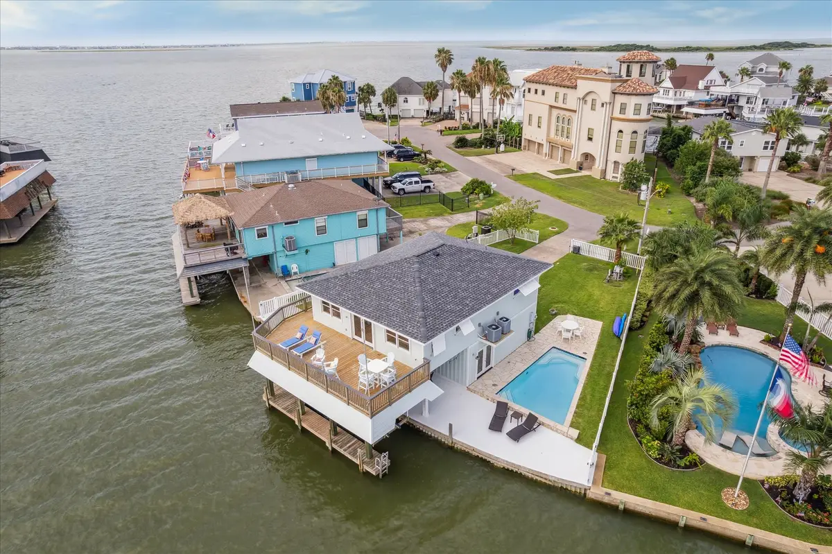 1226 Oahu Drive, Tiki Island, TX 77554 - Image #1