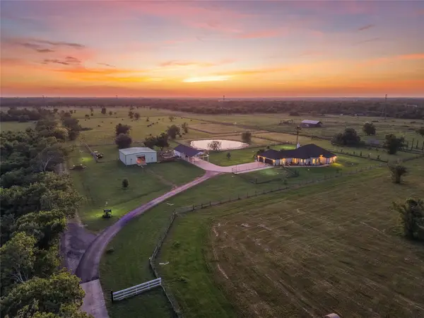 616 County Road 44, Angleton, TX 77515