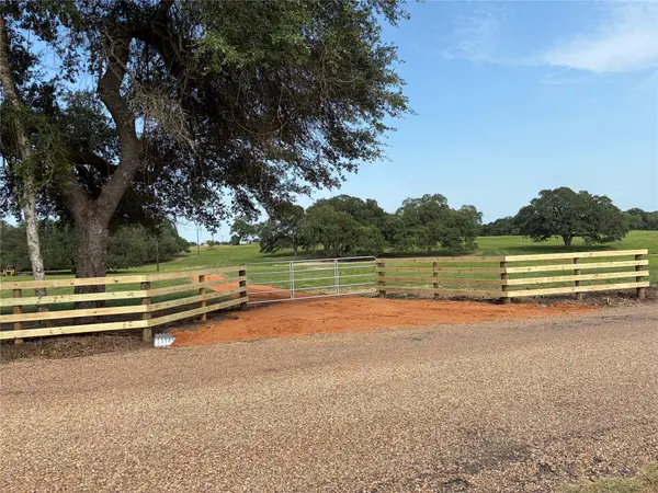 401 N Knezek Road N, Flatonia, TX 78941