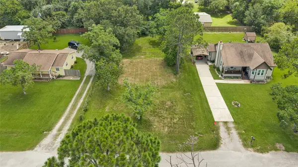 6519 Pinecrest Drive, Hitchcock, TX 77563