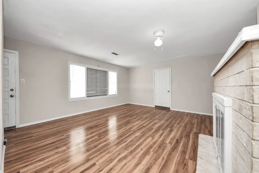 6204 Highway 6, Hitchcock, TX 77563 - Image #3