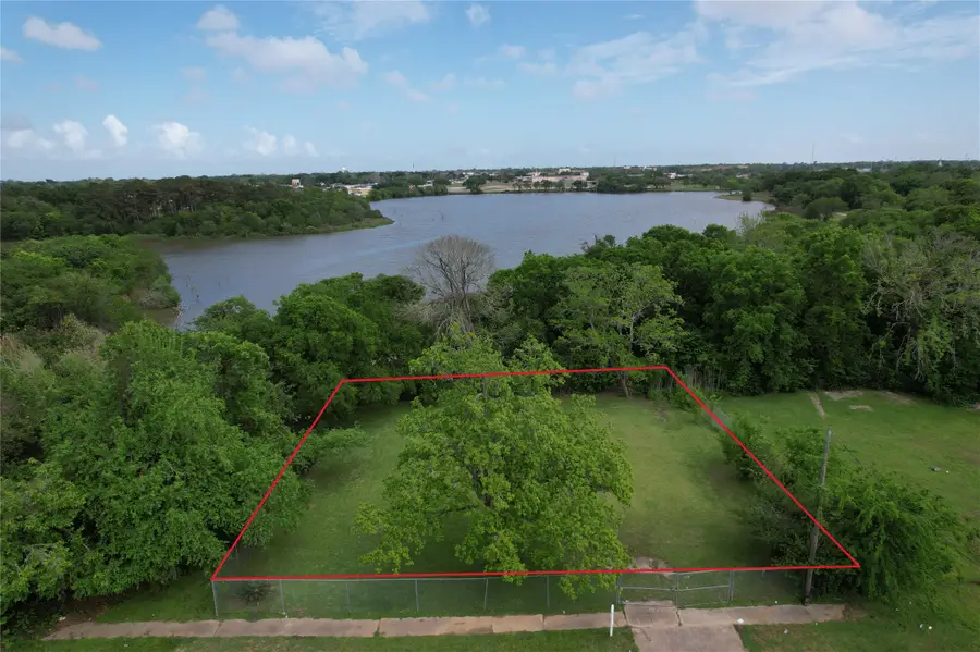 206 Avenue L, Baytown, TX 77520 - #3