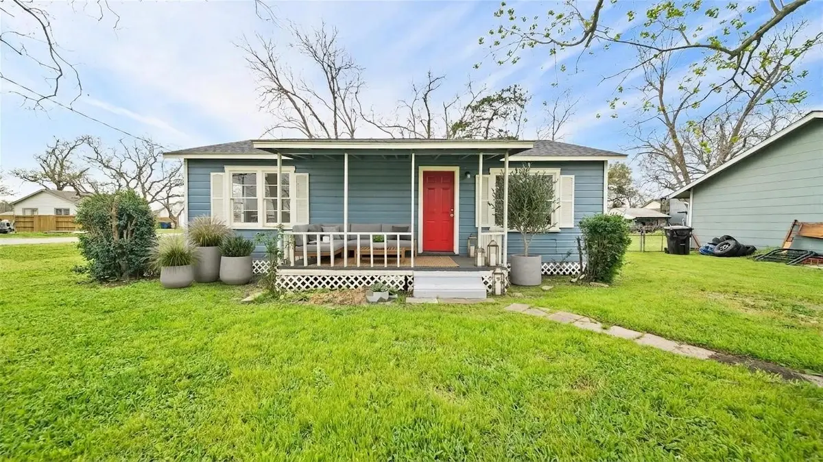 234 E Texas Street, Brazoria, TX 77422 - #1