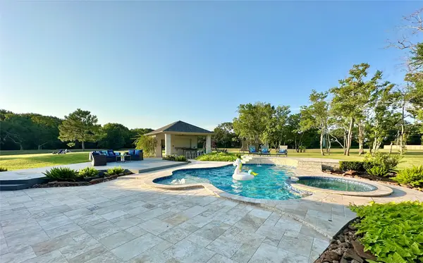 2904 Bridle Path Lane, Friendswood, TX 77546
