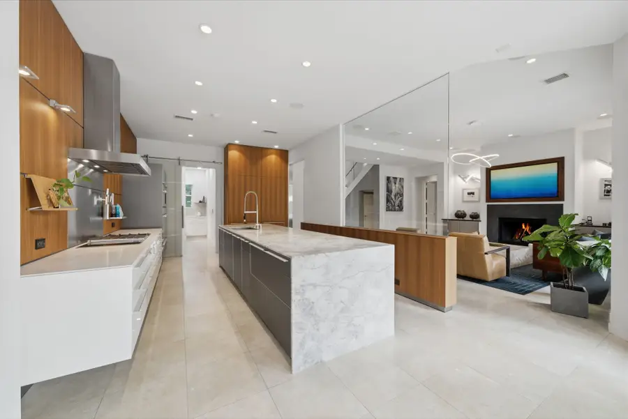 3 Farington Way, The Woodlands, TX 77382 - #3