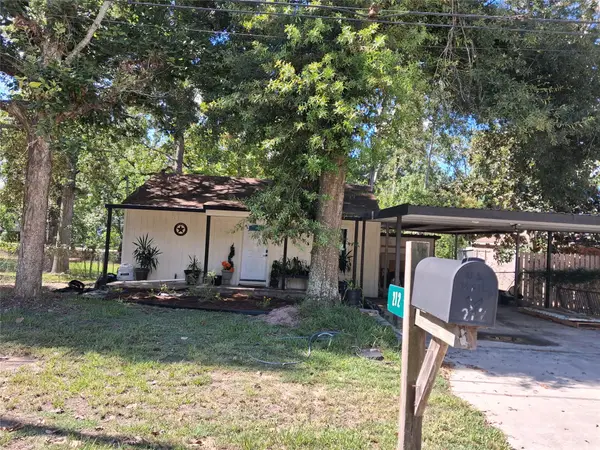 212 Magnolia Point Drive, Houston, TX 77336