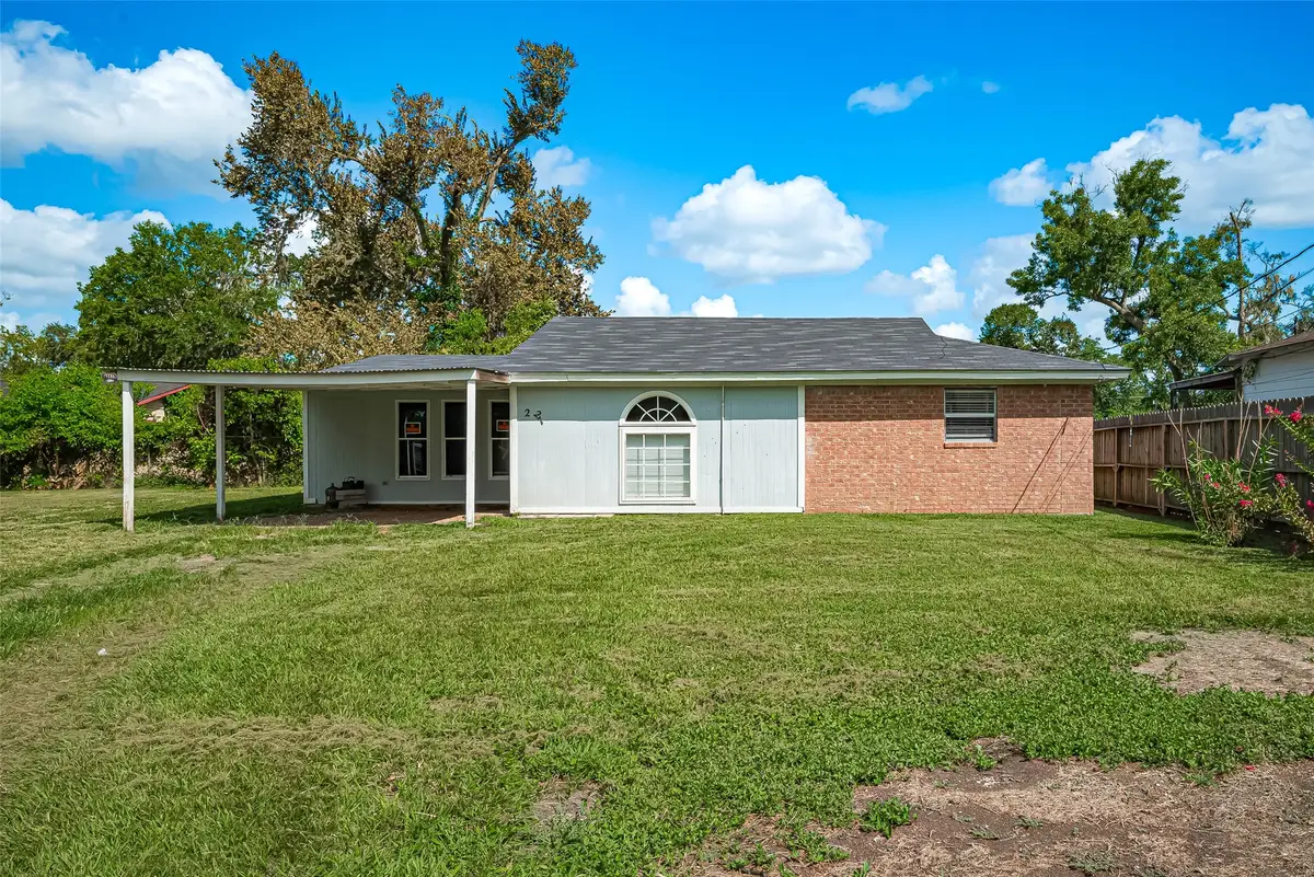227 N Austin Drive, Angleton, TX 77515 - Image #1