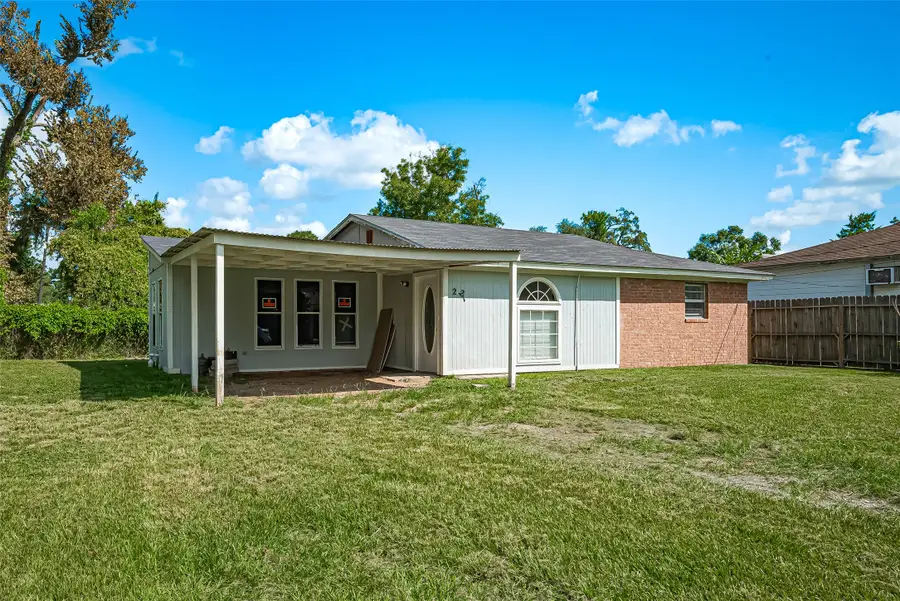 227 N Austin Drive, Angleton, TX 77515 - Image #3