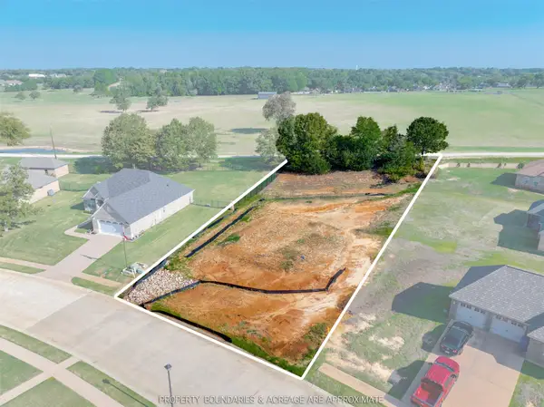 409 Corrigan Trails Boulevard, Lindale, TX 75771