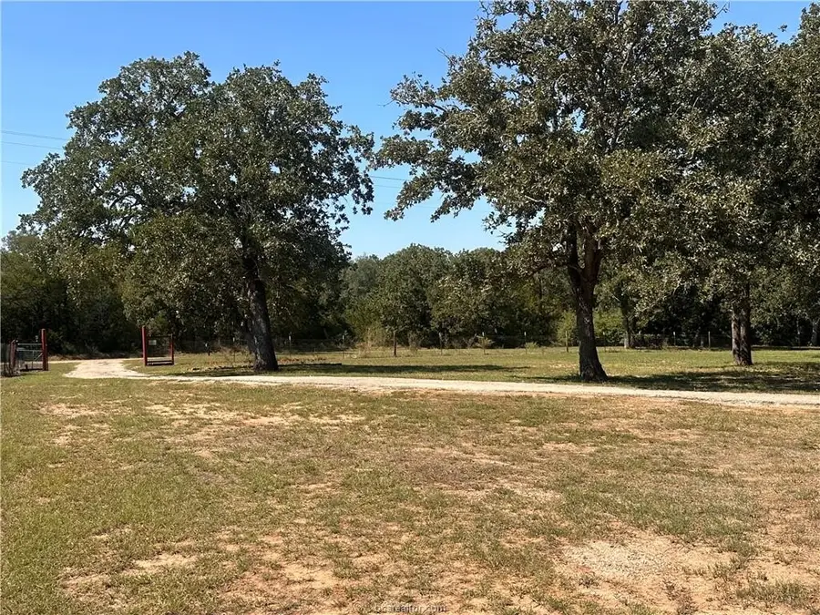 2412 County Road 424, Dime Box, TX 77853 - Image #2