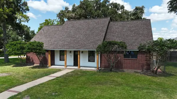 248 Canterbury Drive, West Columbia, TX 77486