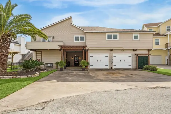 115 Bamaku Bend, Tiki Island, TX 77554