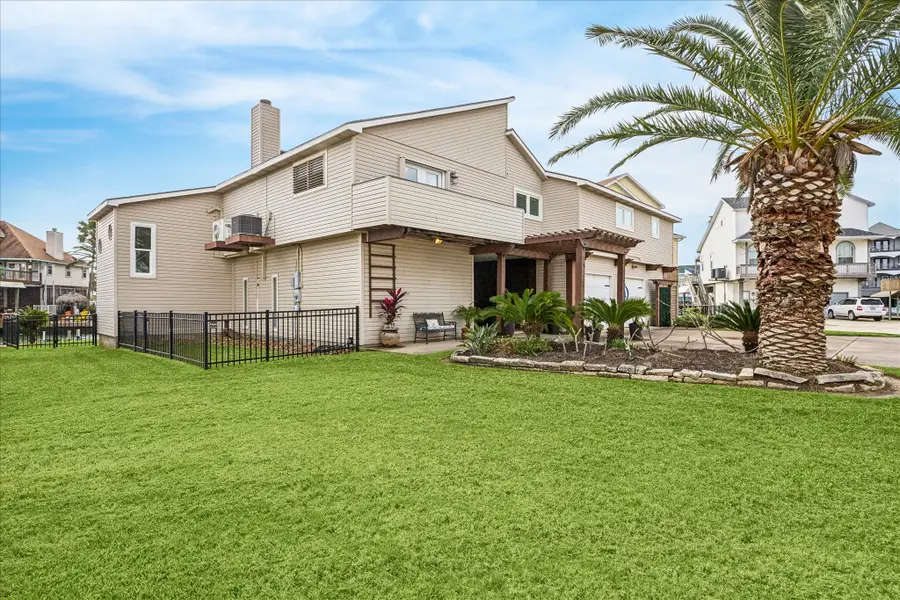 115 Bamaku Bend, Tiki Island, TX 77554 - #2