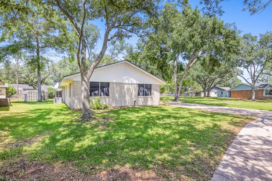 3010 Lamar Circle, El Campo, TX 77437 - Image #3