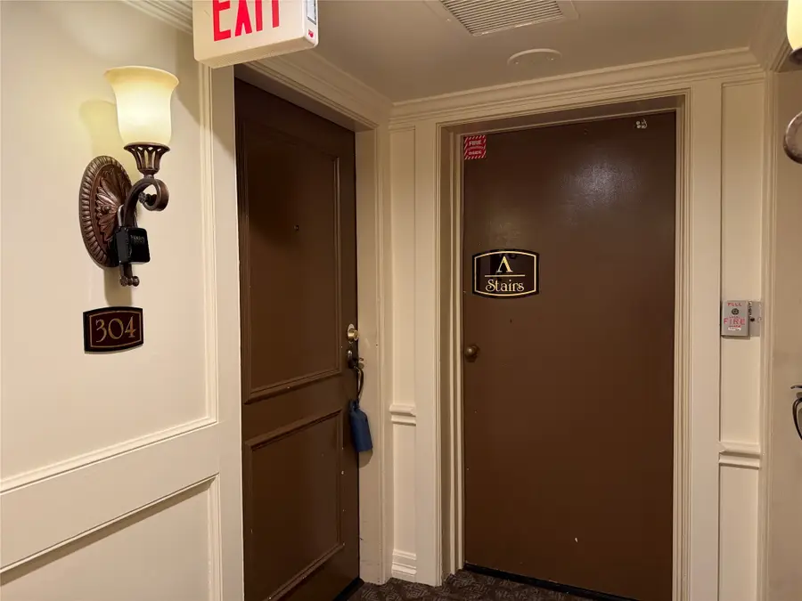 3525 Sage Road #304, Houston, TX 77056 - Image #2