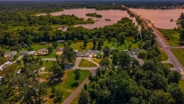 300 Water View Drive, Livingston, TX 77351