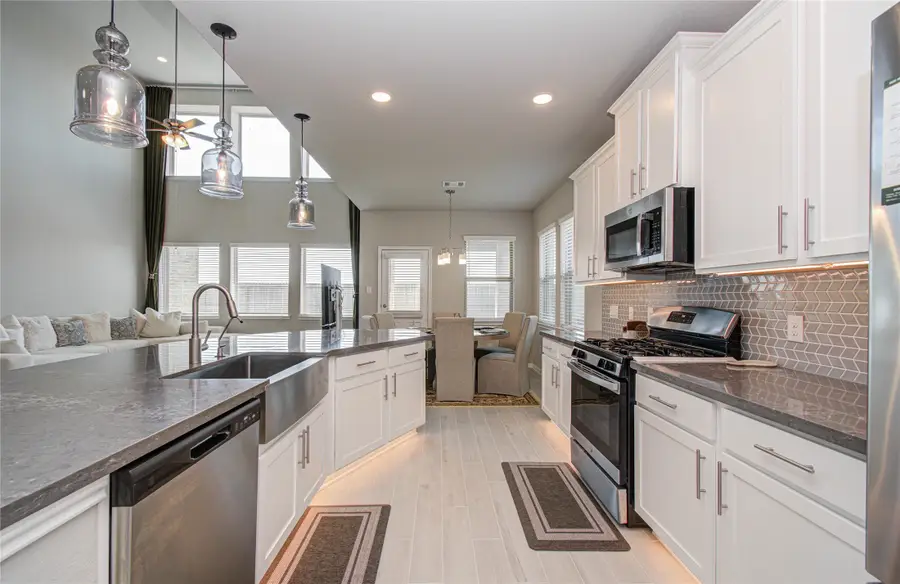 7406 Oakmont Avenue, Monterey Belvieu, TX 77523 - #2