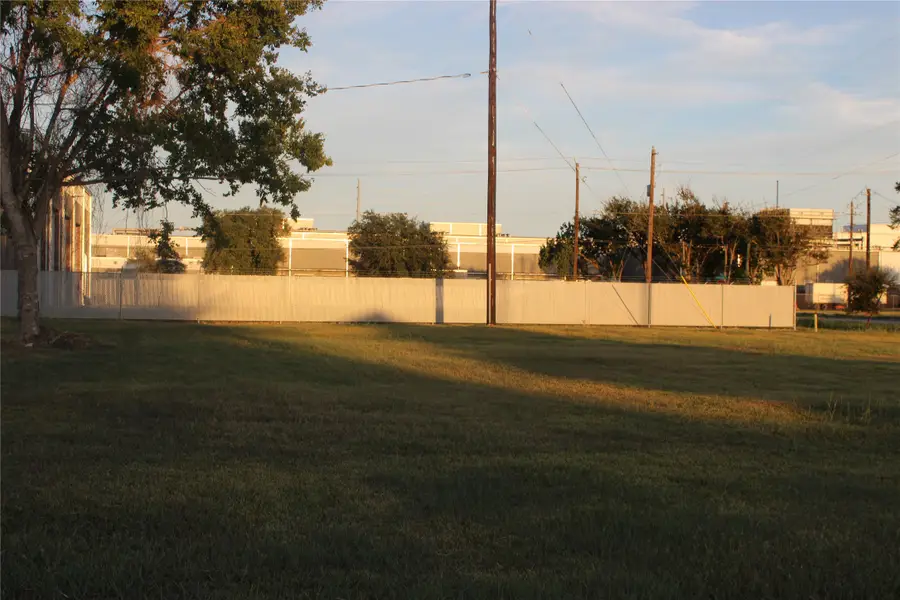 512 N 1st Street, La Porte, TX 77571 - #2