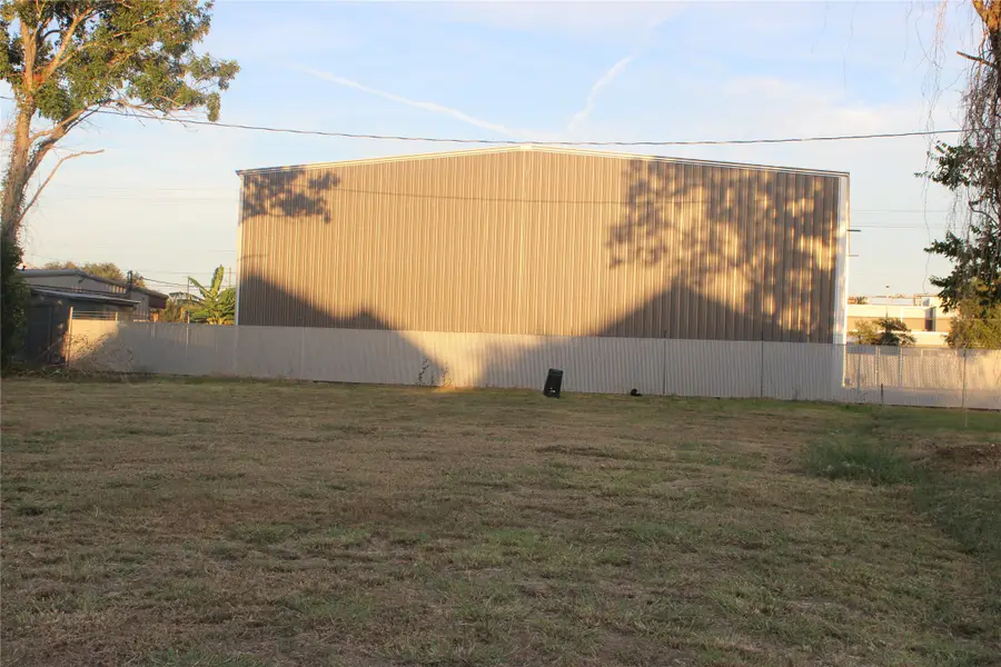 512 N 1st Street, La Porte, TX 77571 - #3