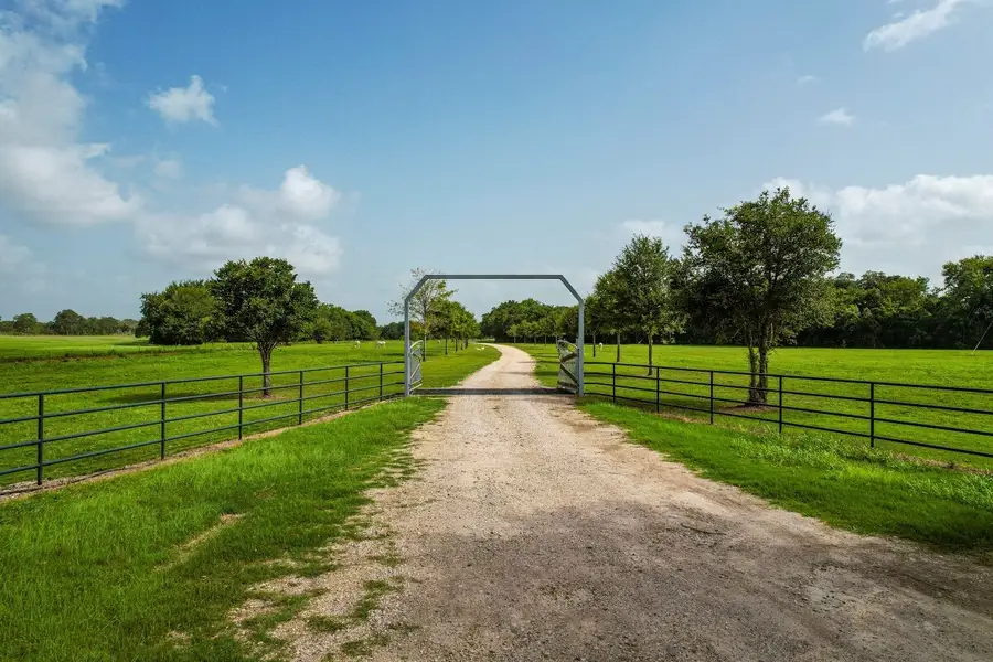 1331 E Parker Road, Muldoon, TX 78949 - Image #3