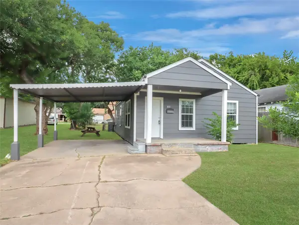 810 15th Avenue N, Texas City, TX 77590