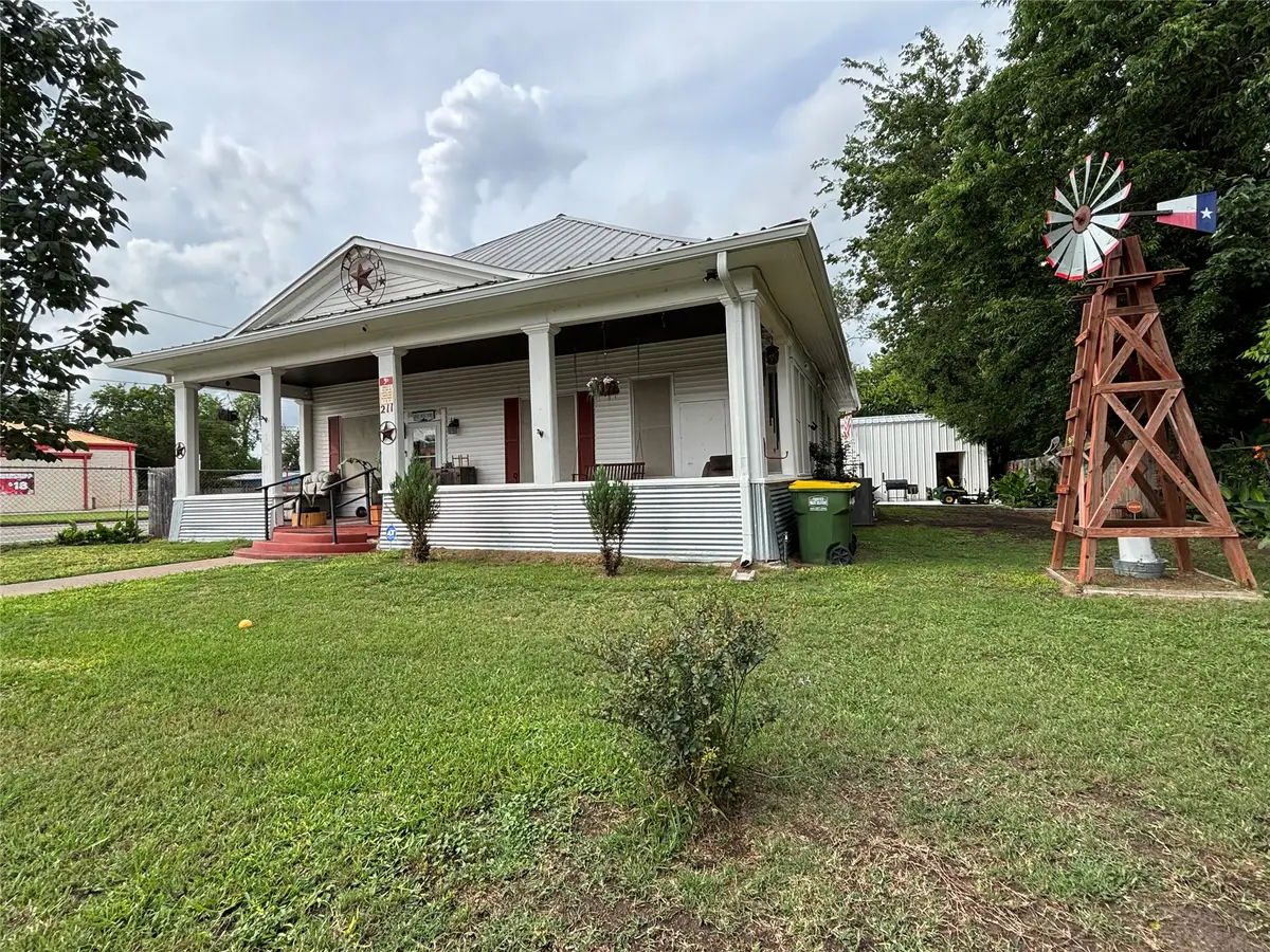 211 W Sabine Street, Groesbeck, TX 76642 - #1