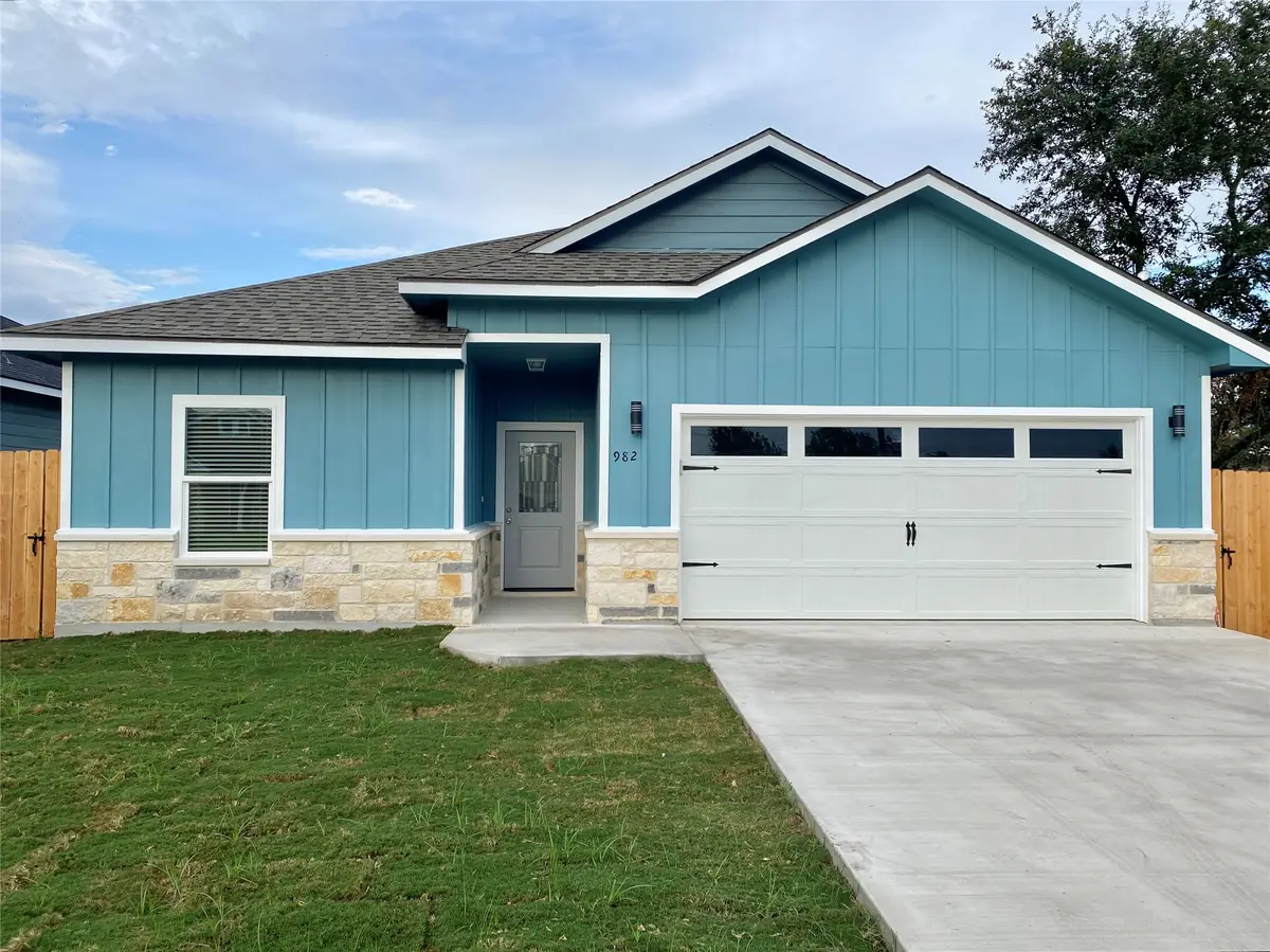 982 S Navarro, Giddings, TX 78942 - #1