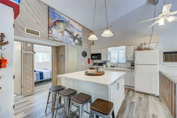 346 Creekside Drive, Onalaska, TX 77360