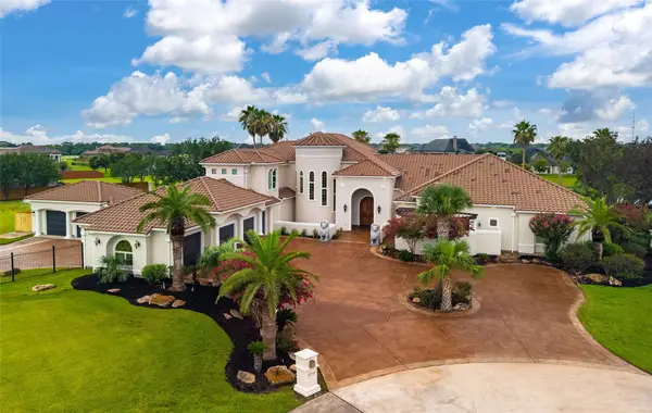 6710 Falcon Point, Dickinson, TX 77539