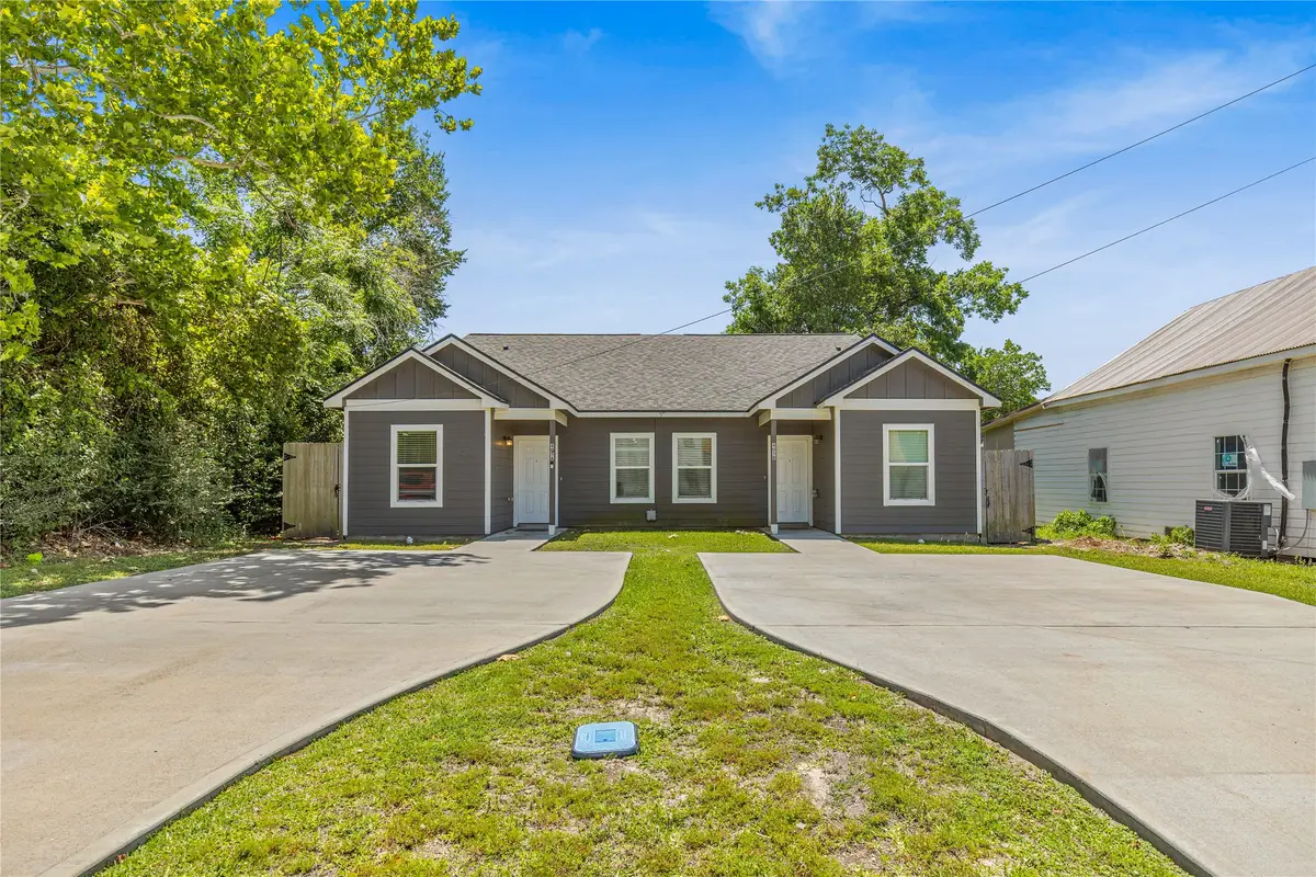 405 W Worsham Street, Willis, TX 77378 - #1